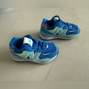 New Balance Blue and Pink Sneakers with Sporty Design